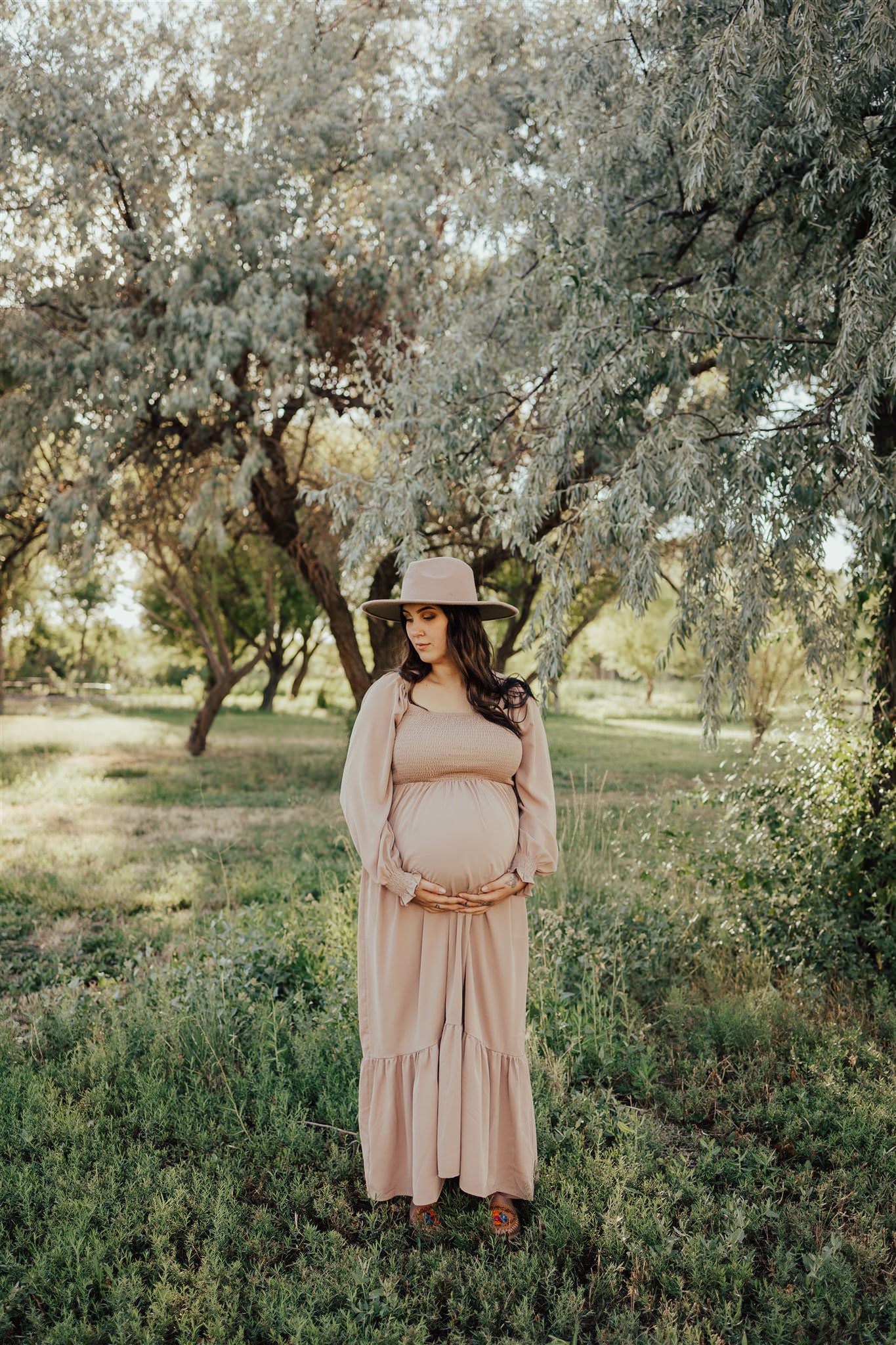What to Wear for Maternity Photoshoot | Bountiful Pond in Davis County | Lxclusives Photography